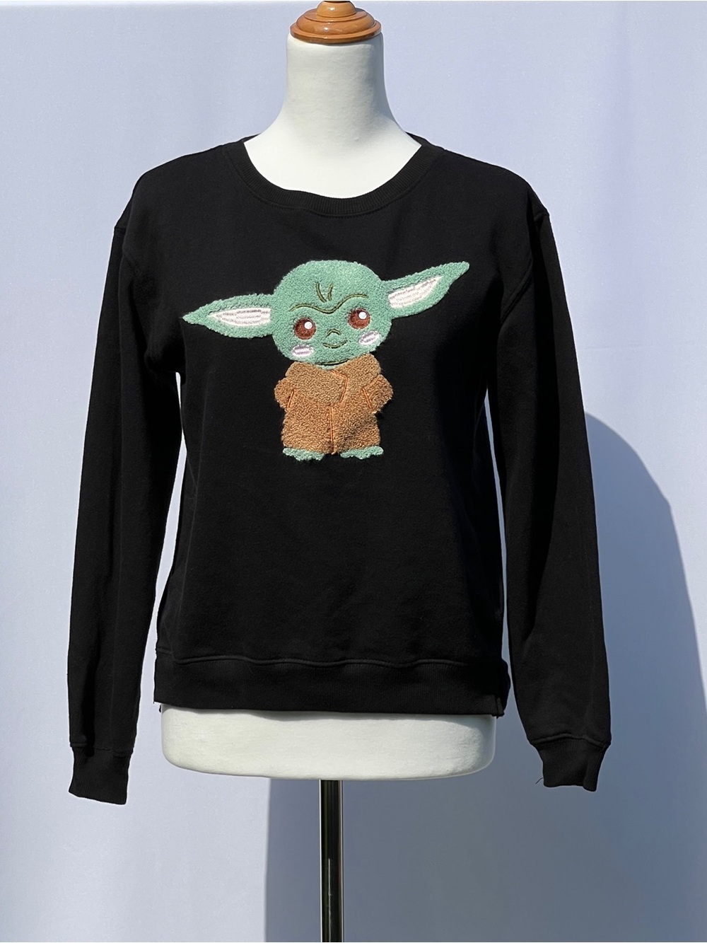 Women's Size Small Baby Yoda Star Wars Mandalorian Black Pullover Sweater